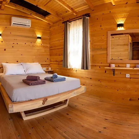 Goat Bungalow And Camping מלון *