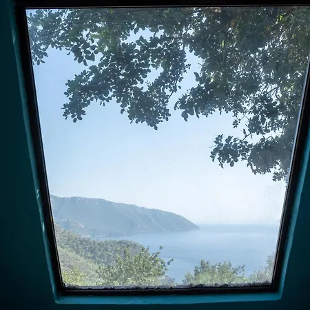 מלון Goat Bungalow And Camping פאראליה