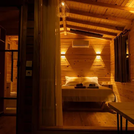 Goat Bungalow And Camping פאראליה